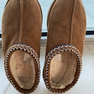 Authentic UGG Women’s Tasman chestnut slippers gently used